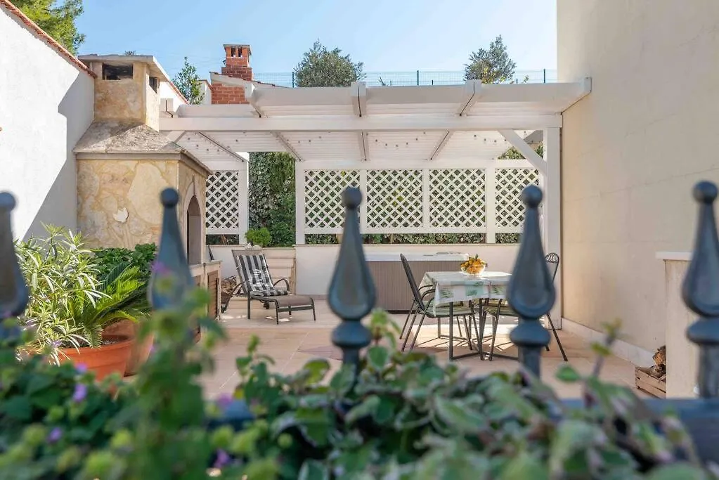 Cozy House Apartment Seget Vranjica Croatia