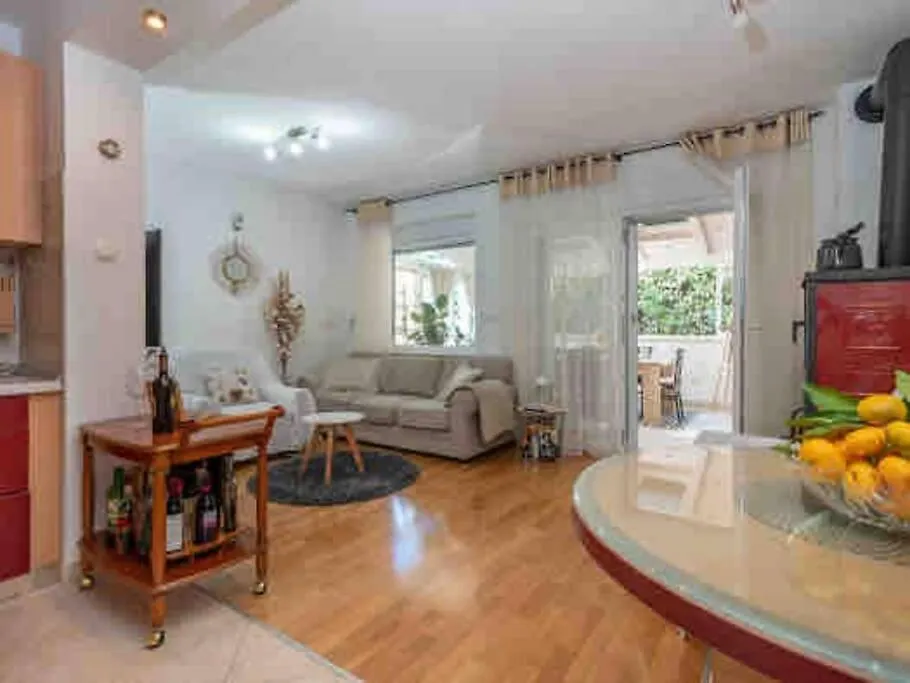 Cozy House Apartment Seget Vranjica